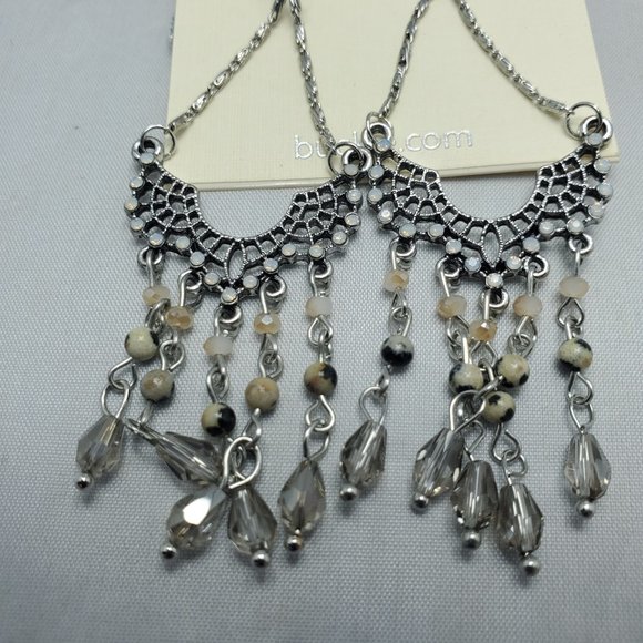 BKE fish hook silver pear-shape filigree chandelier earring - Picture 6 of 7